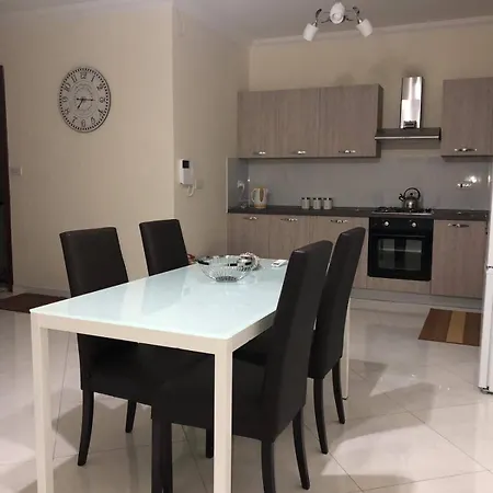 Cozy Penthouse * Santa Vennera