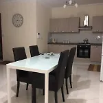 Cozy Penthouse * Santa Vennera