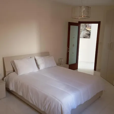 Cozy Penthouse * Santa Vennera