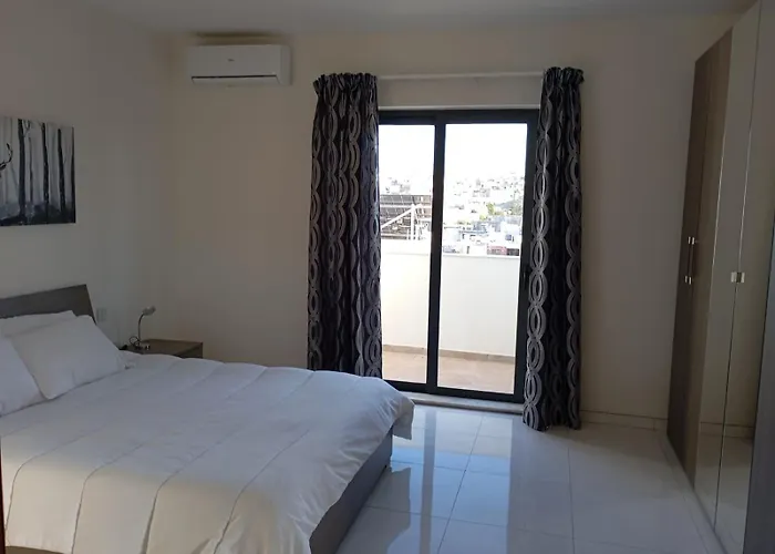 Cozy Penthouse Santa Vennera